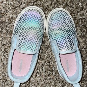 Kid girl old navy slip on sneakers